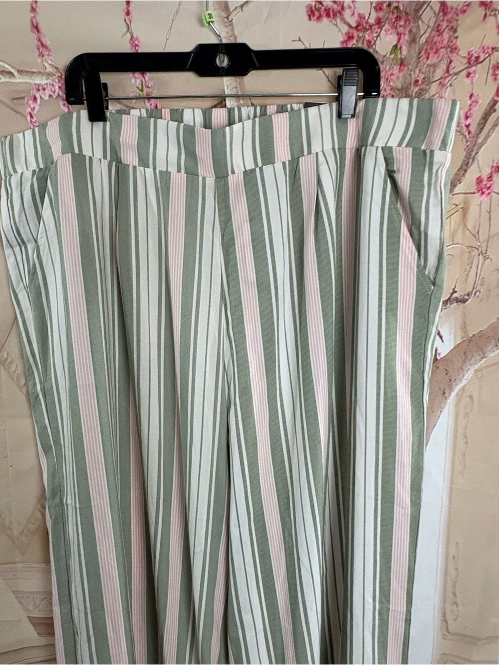 NEW Torrid Sage & Cream Vertical-Stripe Wide Leg Pants - Picture 3 of 11